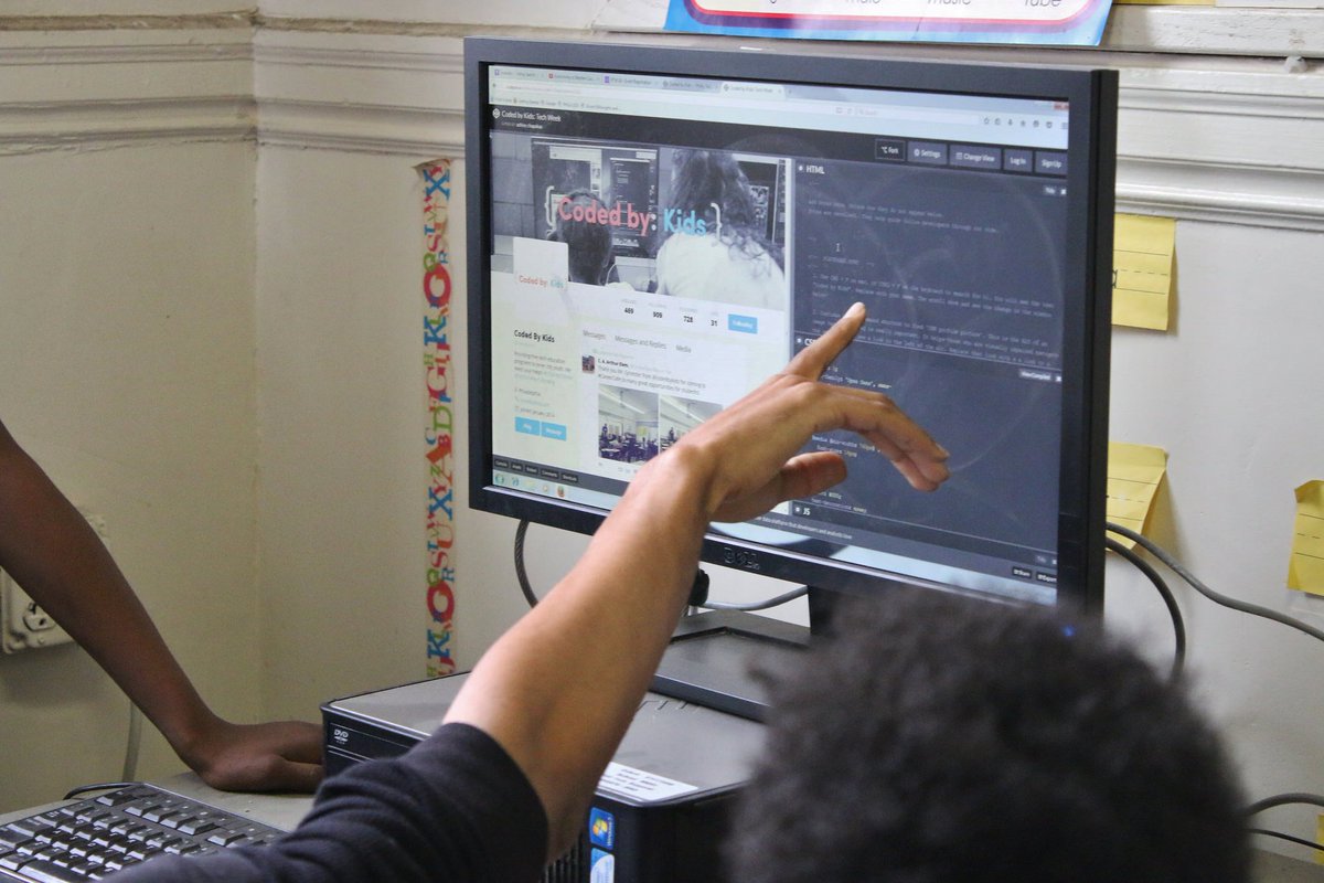 PhiladelphiaGov's tweet photo. Apply by June 2! @StartupPHL wants your proposal for connecting kids to technology! Submit your idea ➡️ https://t.co/Gt2F3jSqYn https://t.co/YdVtbSJrT5