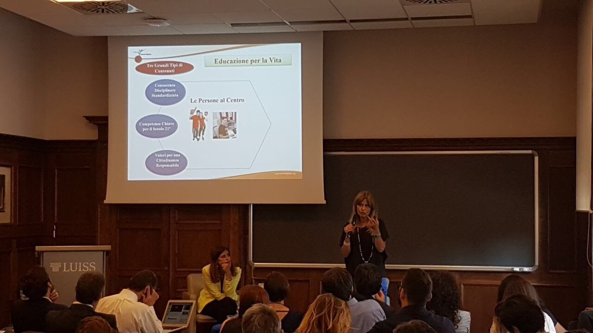 FuturoDigSos's tweet photo. "Palestre dell'Innovazione nelle scuole e percorso educativo dedicato all'autoimprenditorialità" @MirtaMichilli @fmdigitale #FDS17 https://t.co/MCcbZAJLjF