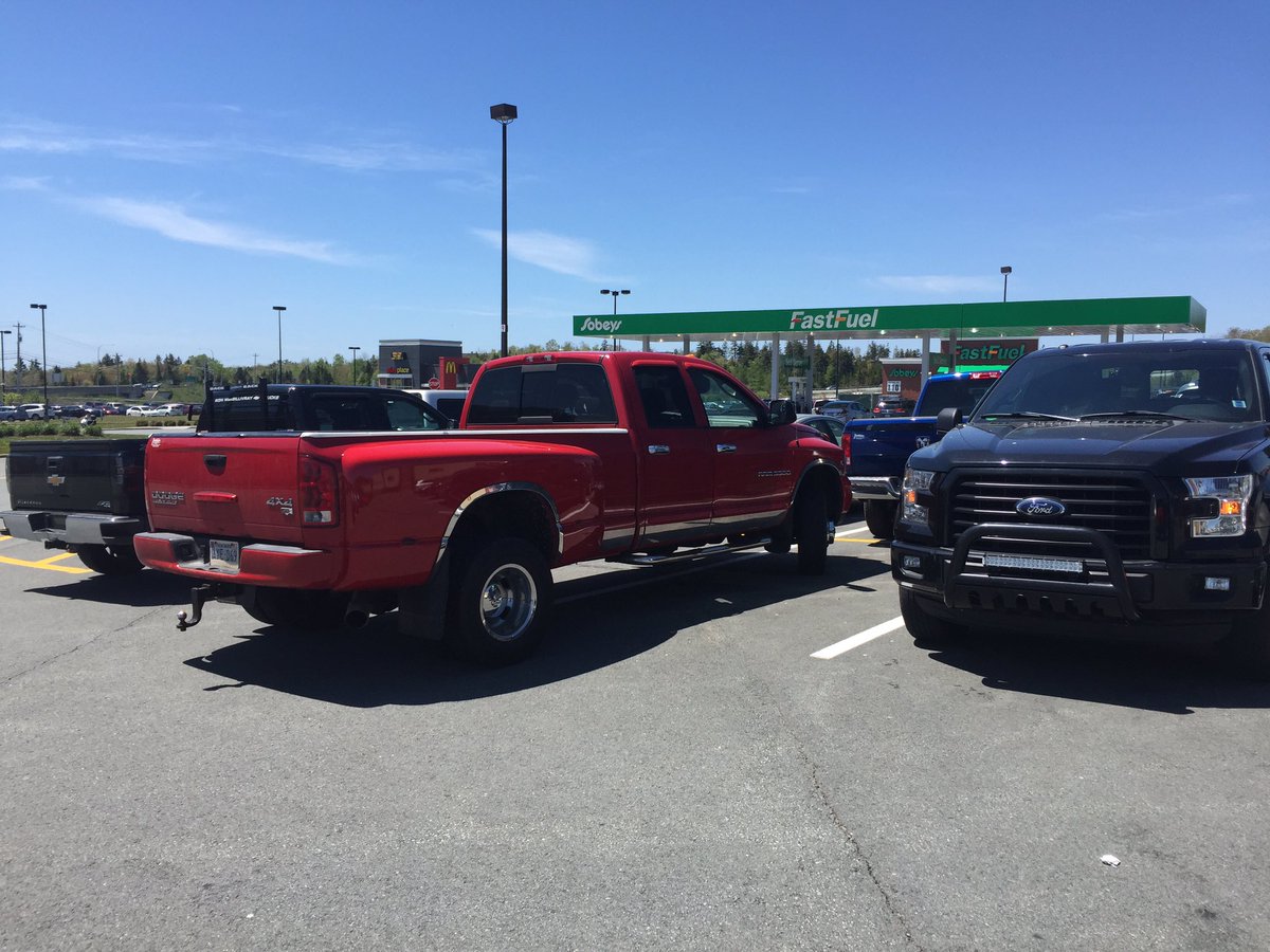 Fyrman162's tweet photo. Wow. Just plain wow. There's being an asshole and then there's this... @hfxcantpark #GetAPrius https://t.co/kvHC5U4MyU