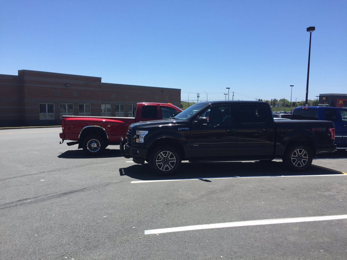 Fyrman162's tweet photo. Wow. Just plain wow. There's being an asshole and then there's this... @hfxcantpark #GetAPrius https://t.co/kvHC5U4MyU