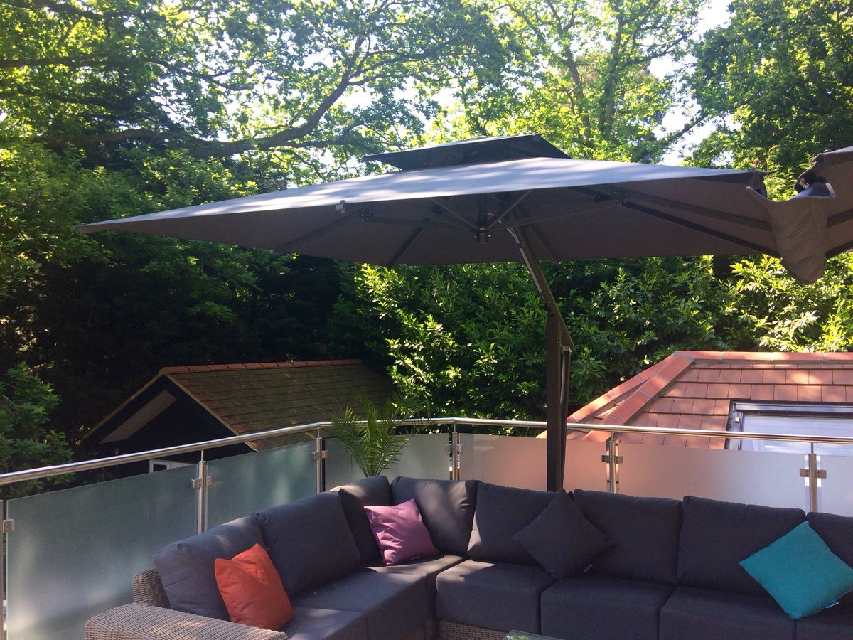 WellsUmbrellas's tweet photo. Another successful delivery - this time near Winchester, Hampshire.
#busybusybusy #perfectBBQ #bbqweek https://t.co/SKhY9oydw1