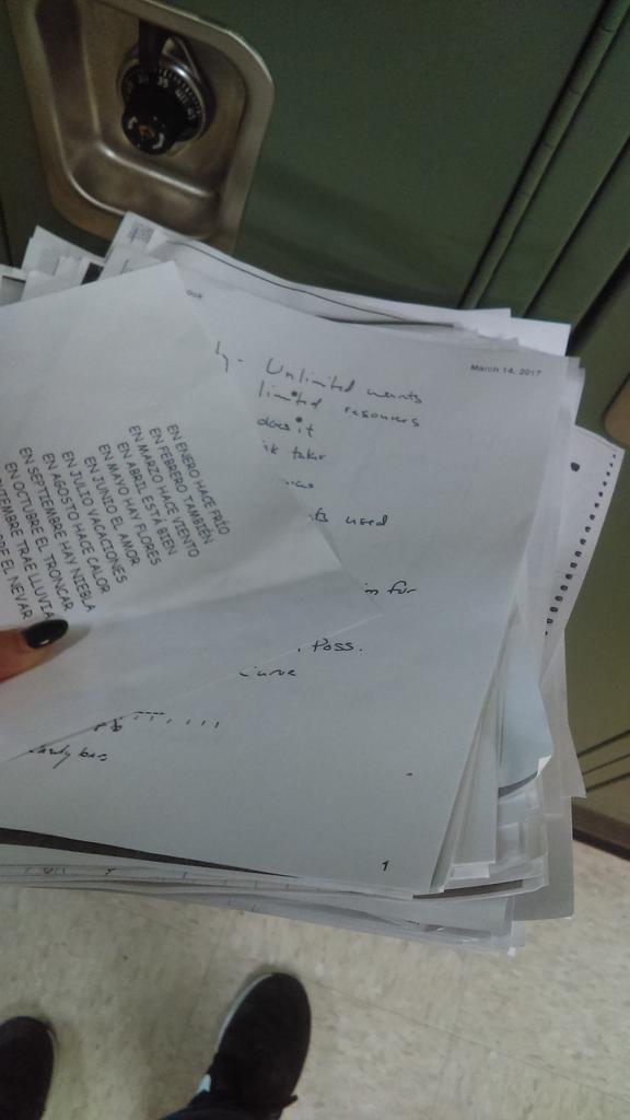 _TheRockyGamer_'s tweet photo. One week left of school! #goodbyepaperwork https://t.co/u8NLMzh6Ol