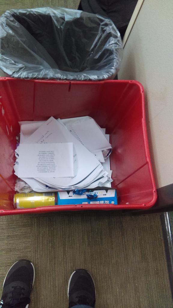 _TheRockyGamer_'s tweet photo. One week left of school! #goodbyepaperwork https://t.co/u8NLMzh6Ol