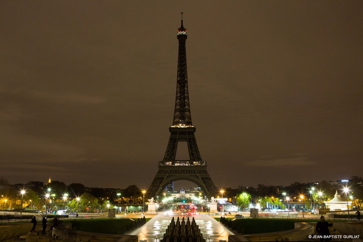 I will turn my lights off tonight, at midnight, to pay tribute to the victims of the Bagdad attacks. #EiffelTower