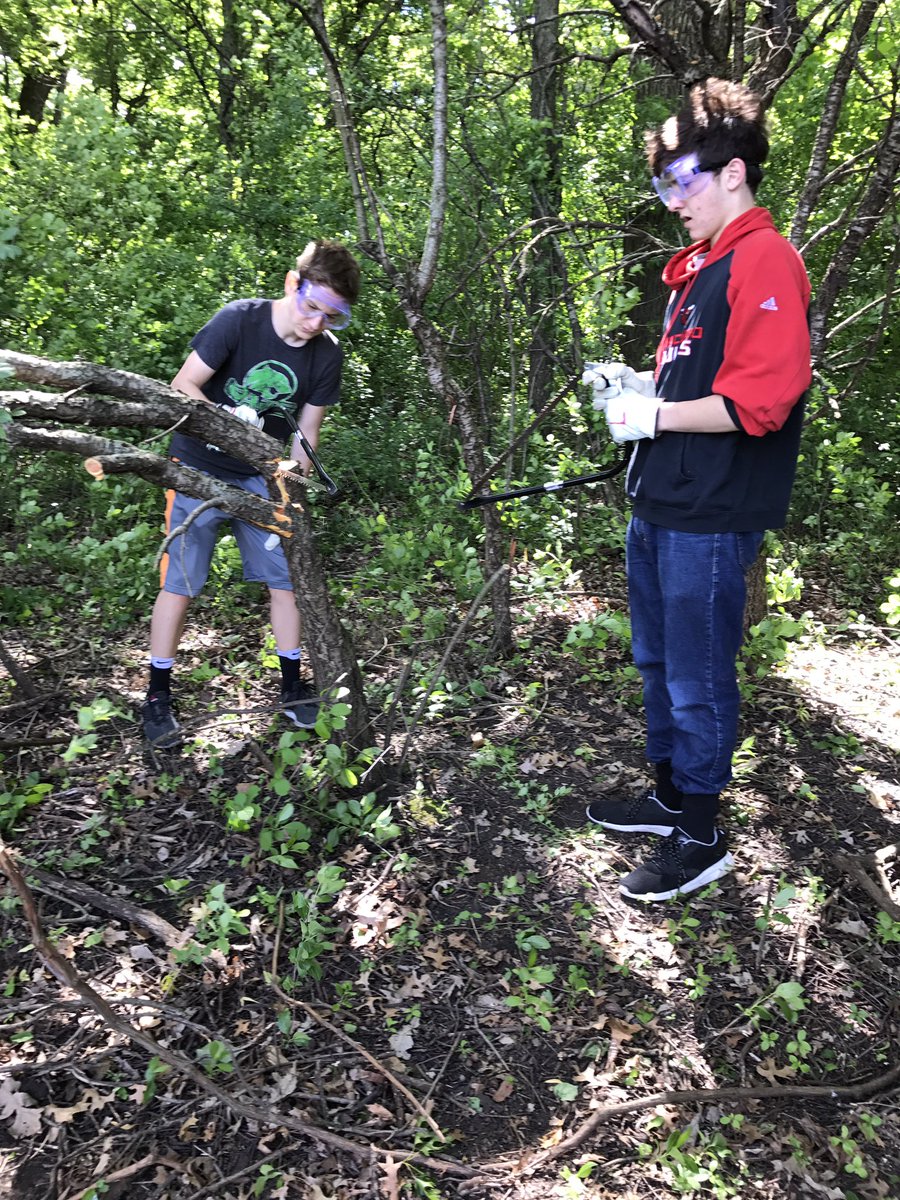MrsJRedding's tweet photo. We care about the environment and preserving our ecosystem! Great job,8th graders! #LearningFSD79 @FSD79 @SYmathprobs https://t.co/E1W1RC90UO