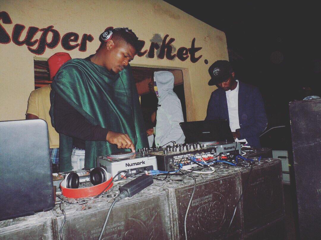 AkhoSoul's tweet photo. Akho Soul birthday #Weekender2017 https://t.co/MvrjiJ9Ebj