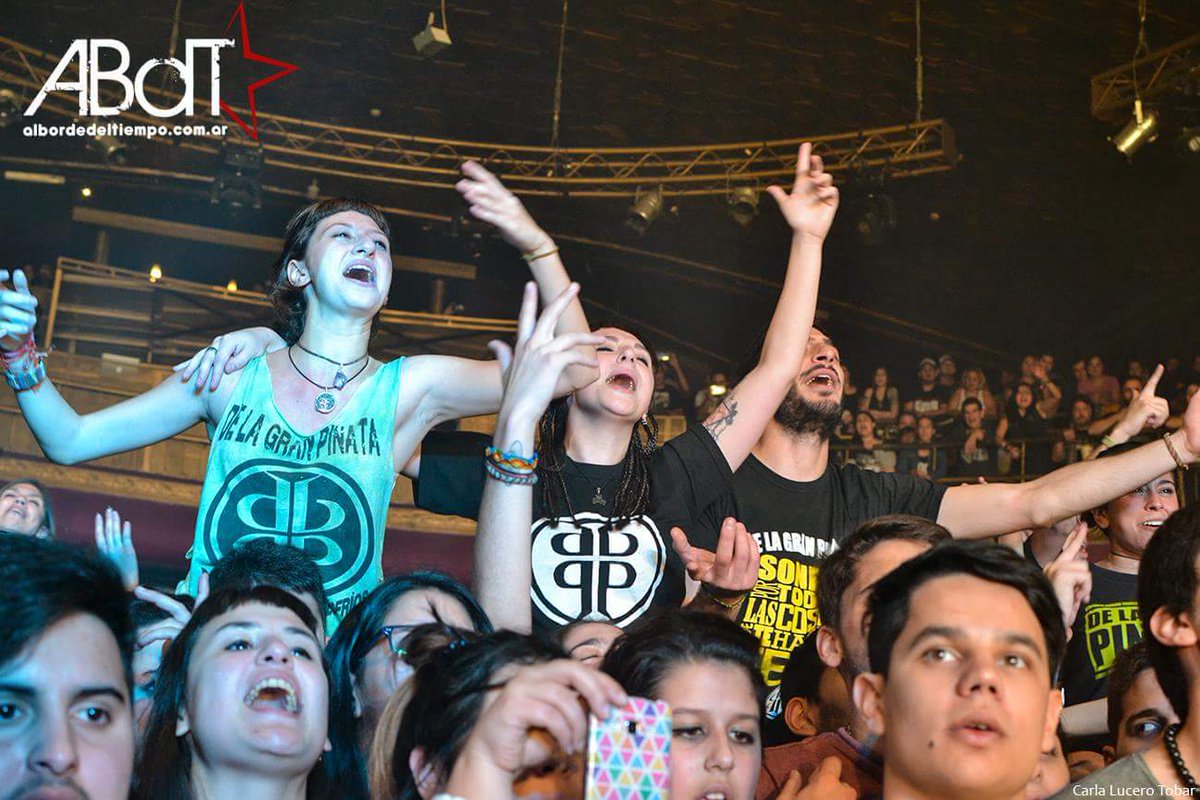 carlalucerot's tweet photo. Ya están todas las fotos que saqué en el hermoso recital de @DLGP_oficial en la web de @albordeOK ❤🎸🎶 https://t.co/vr2n7qa8Mb