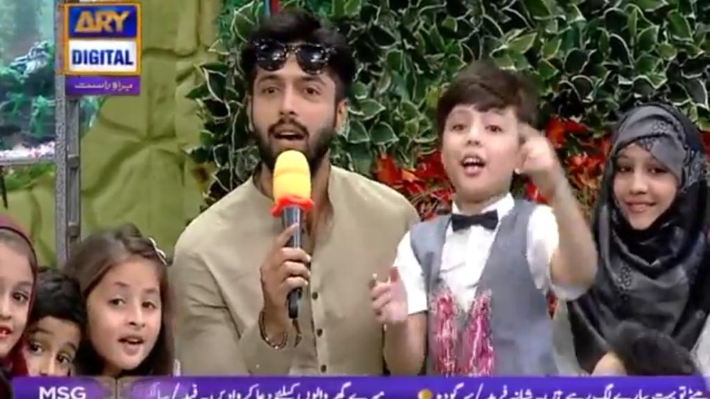 MuntahaFareed's tweet photo. @iqrarulhassan with his son in pehlaaj 💖 today's iftar transmission on ARYDIGITAL💙💙
#Shaneramzan❤❤ https://t.co/PriQ66PE4D