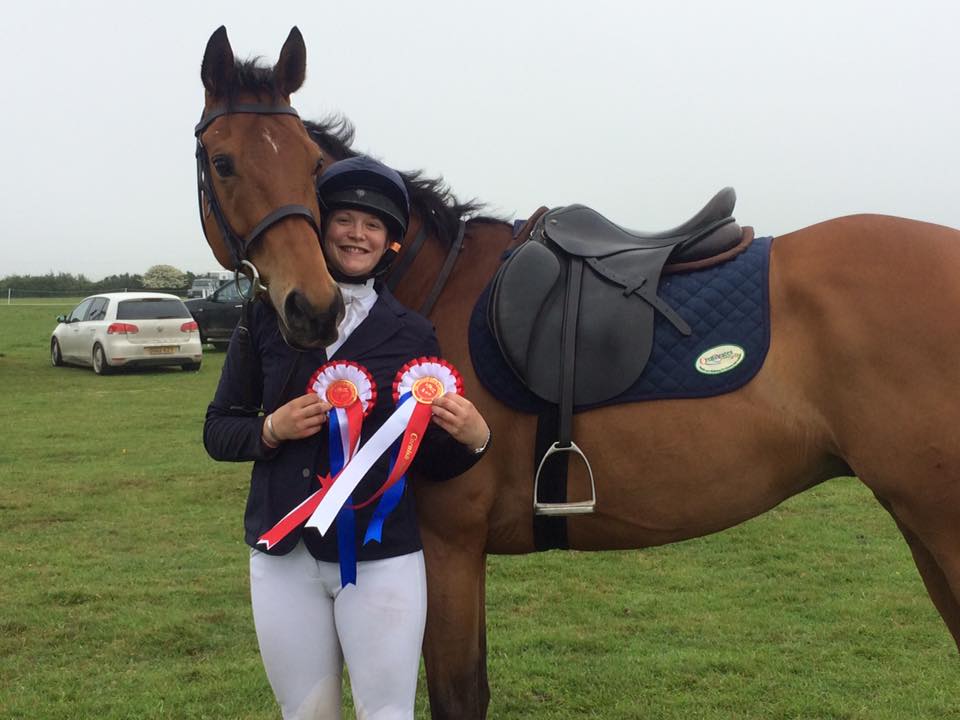 rosetill22's tweet photo. Winner winner double chicken dinner! #ROR #BritishShowJumping  #riderhour @Cgatesbio @mustoclothing #Toppingtheleague #tgpgooddaybadday https://t.co/NAzHwqA67R