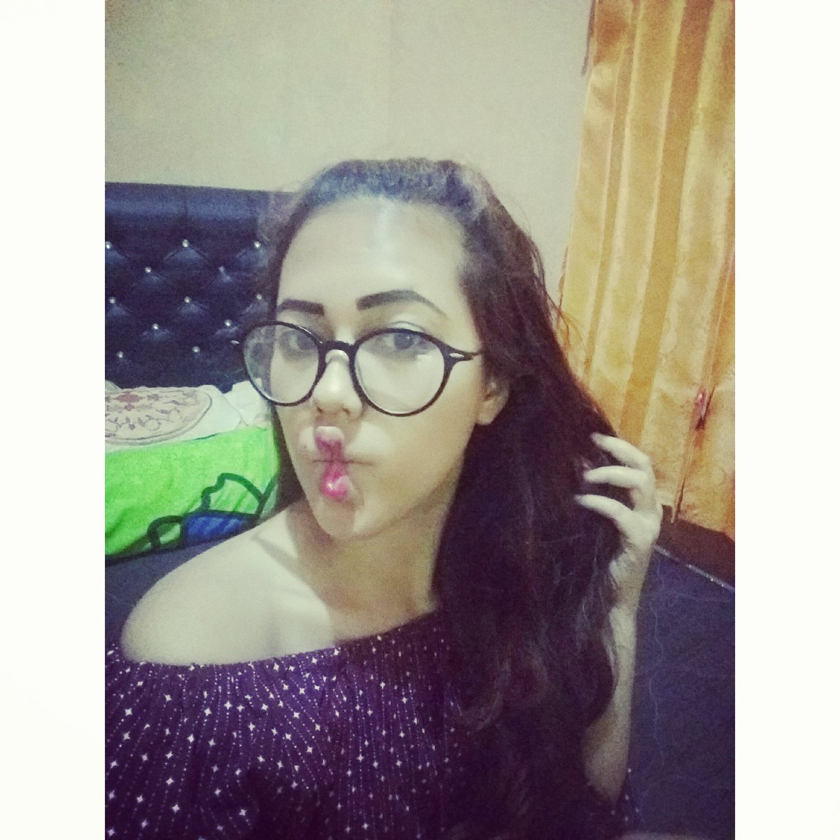 ViniSeptiani109's tweet photo. Gabut ditengah malam 🤓
Untung ditemenin film jodoh penghantar jenazah @SeriesANTV @whatsonANTV 
#insomnia #JODOHPENGANTARJENAZAH05 https://t.co/1HQpn7d0bu