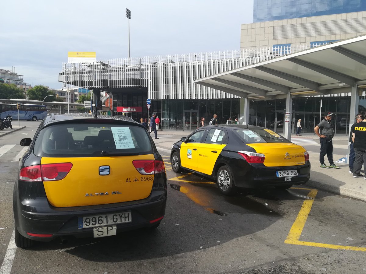 Elite_TaxiBcn's tweet photo. #Taxienlucha servicio urgente en este caso un bebé al #Hospital @SJDbarcelona_es  #TaxistaVoluntarios https://t.co/QrmE1TppMl