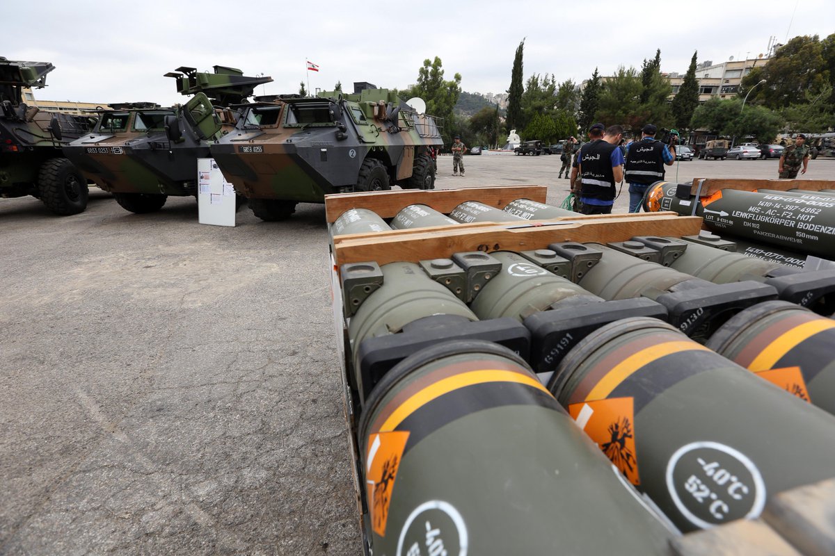 بالصور.. الجيش اللبناني يتسلم أسلحة فرنسية لمكافحة الإرهاب DBFqdspXkAQL4ZW