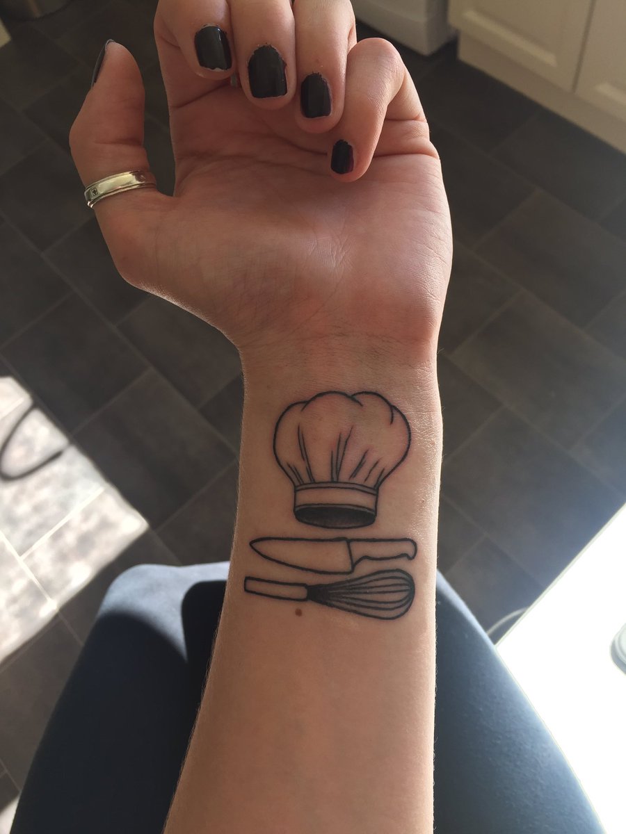 HannahN199311's tweet photo. New tattoo #borderlinetattoos #newtattoo #tattoo #traineechef #chef #cheflife #chefsoftwitter https://t.co/E2OI2Ks0dE