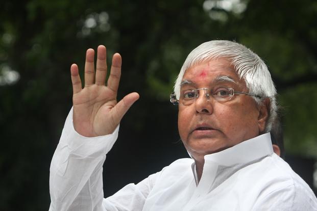 News18Bihar's tweet photo. पटना - #POL
सुशील मोदी पर लालू का प्रहार-'सुशीलमोदी को दूसरेके घरके सामान का भी पता है,भाई की कंपनी में हवाला किंग है ये सुशील को पता नहीं' https://t.co/LGvt7et0Ti