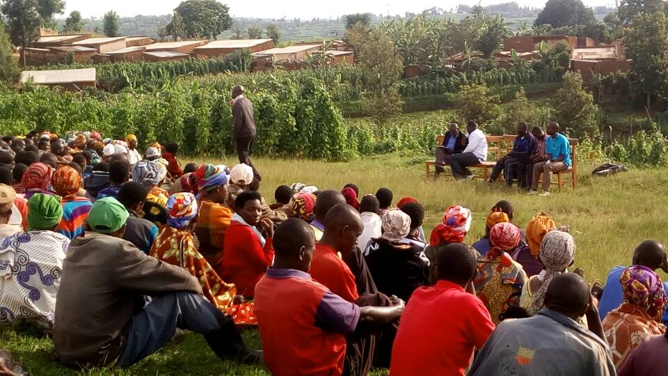 Shangashasector's tweet photo. @Shangashasector abaturage barashishikarizwa gushyira mu bikorwa kubushake ibyemezo by' abunzi n' inkiko #intekoy'Akagari @RwandaLocalGov https://t.co/CcEiwaPaJe