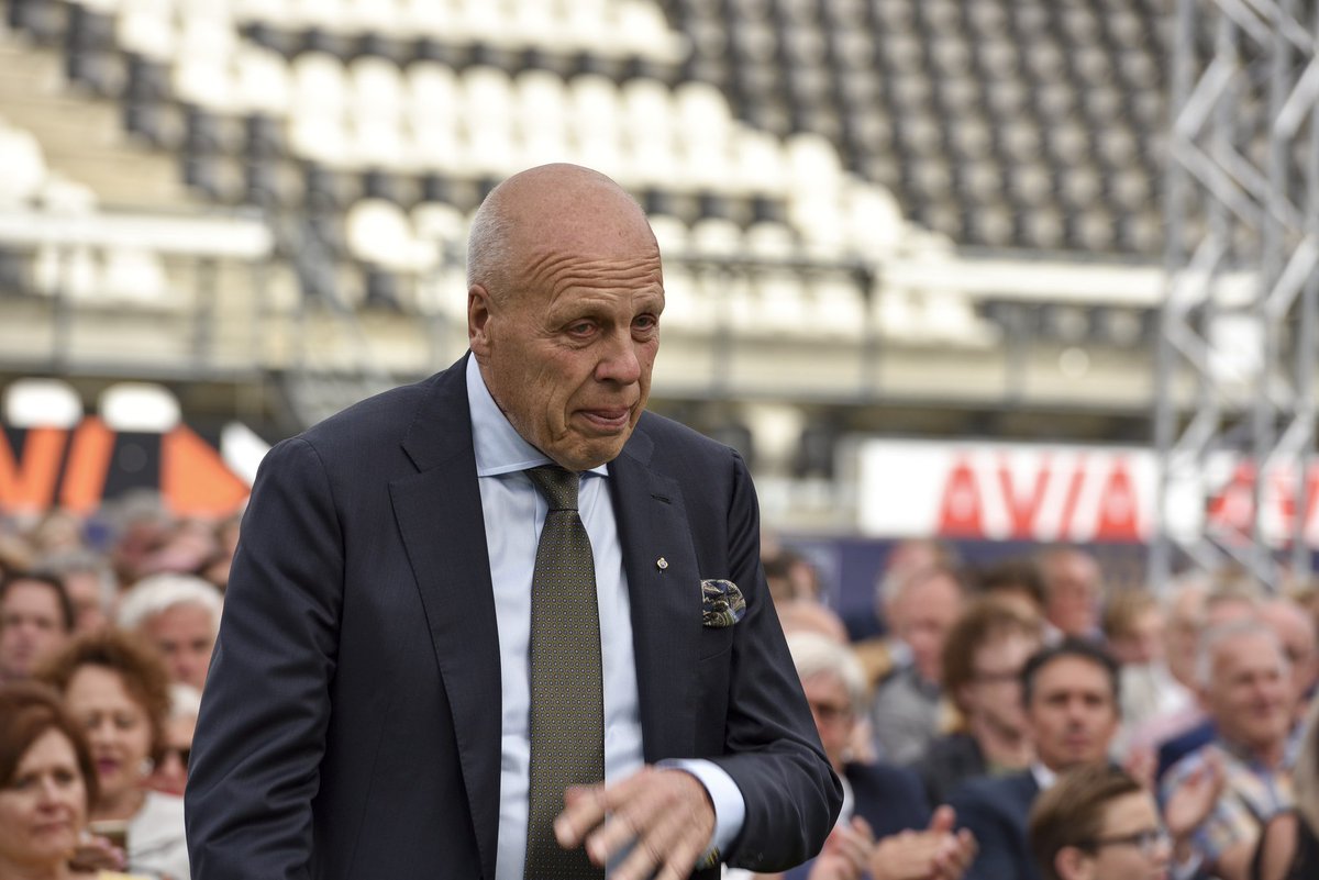 HeraclesAlmelo's tweet photo. Een geweldig afscheid met een lach en een traan. Voorzitter bedankt! https://t.co/7yG1r8Ma3Z