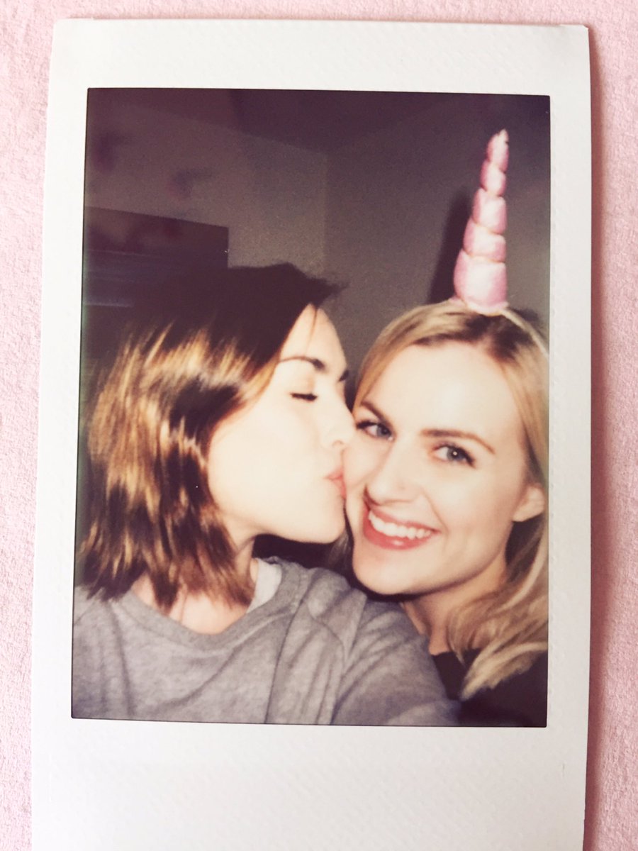 RoseEllenDix's tweet photo. Happy Birthday @RoxeteraRibbons! Your unicorn horn is everything 🦄❤️🎉 I love you so much! https://t.co/tAm7qJQSZ7