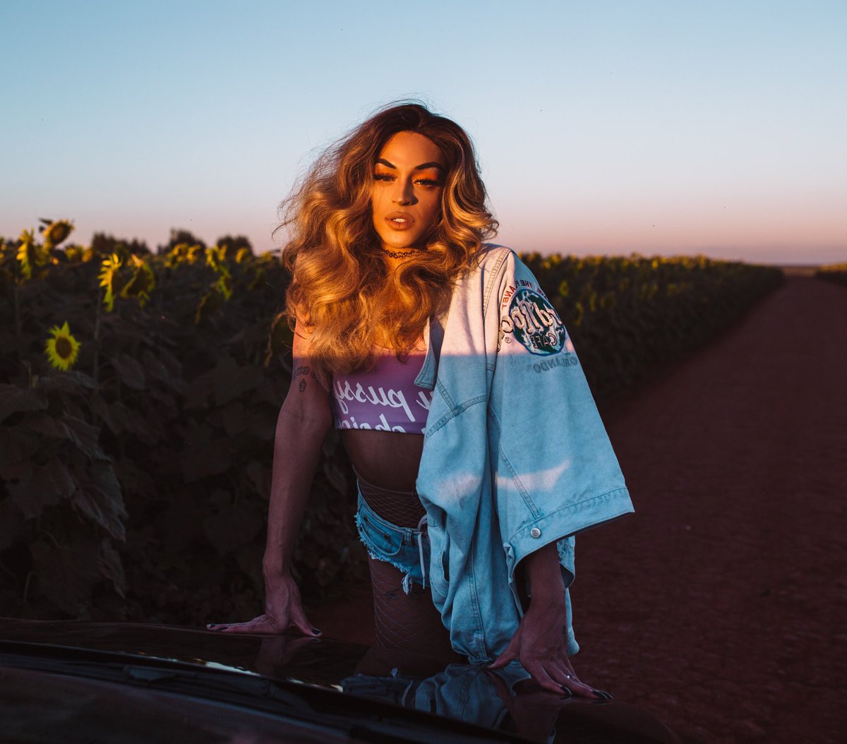 pabllovittar's tweet photo. // waiting 4 ✨🍯🌼 https://t.co/SO3MyT6Z5M