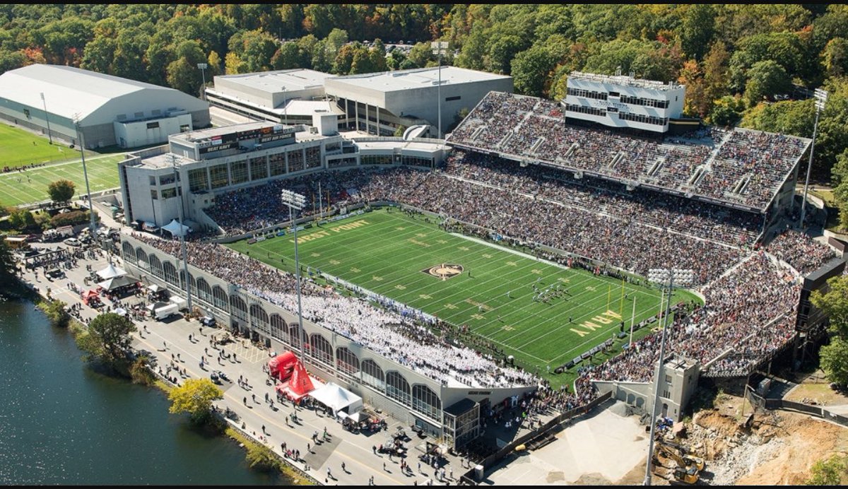 ryanbryce75's tweet photo. Proud to announce that I will be committing to the United States Military Academy! 🇺🇸 #BeatNavy https://t.co/ZD5eTbQbGn
