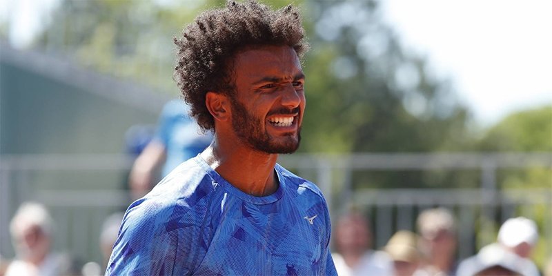 lequipe's tweet photo. Auteur d'un geste obscène envers une journaliste, Maxime Hamou s'est vu retirer son accréditation à Roland-Garros https://t.co/PCedg55ML9 https://t.co/3BcoSN17yC