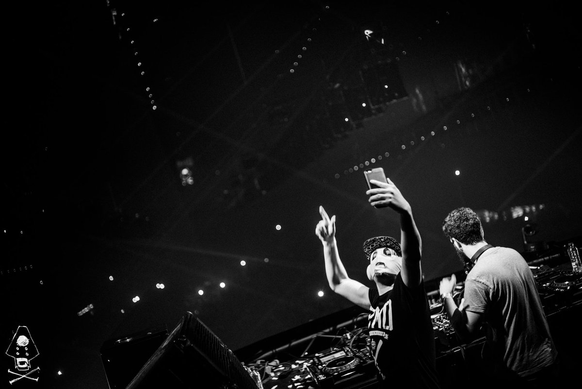 WeAreRampage's tweet photo. Better snap this quick! 😂
Funtcase in full effect
More mayhem at the #RAMPAGE2018 weekend https://t.co/qImHCrg3Yr