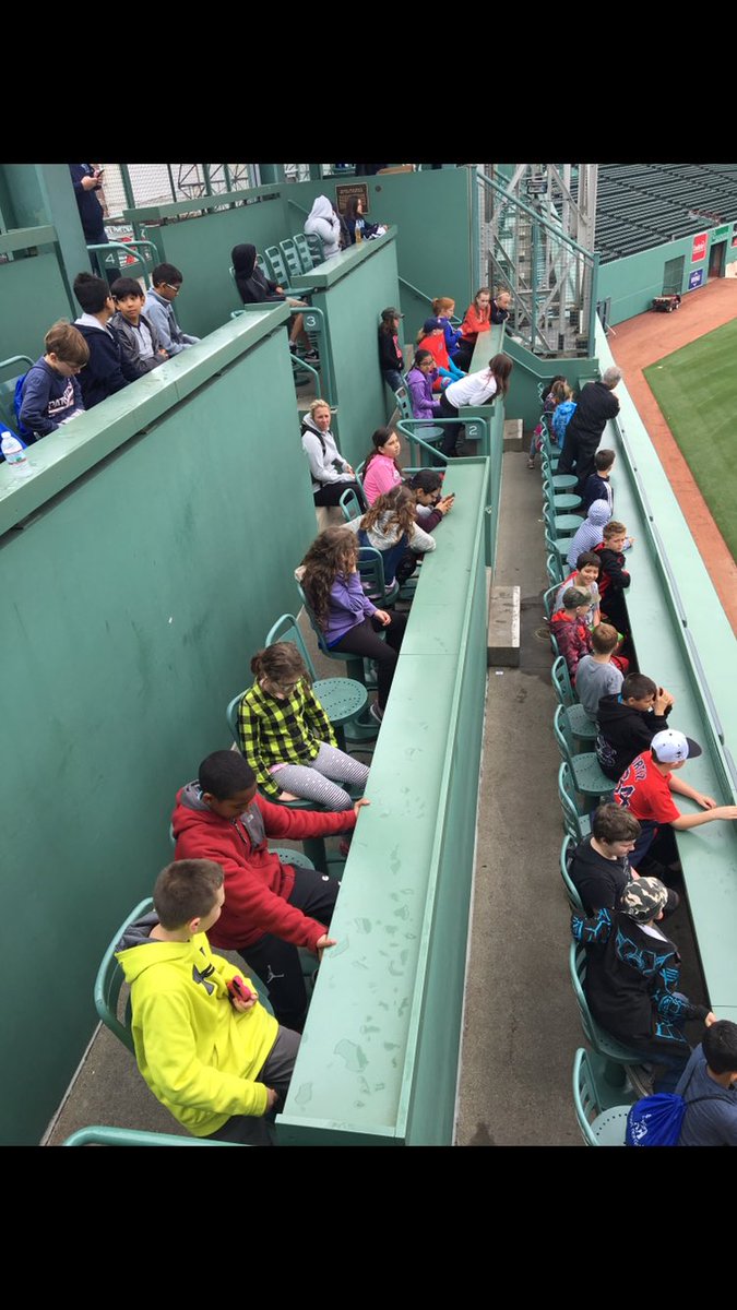 4BLinscott's tweet photo. Field trip fun! Fenway Park tour and view from the top of the Bunker Hill Monument @LinscottRumford @4CLinscott https://t.co/aSfdl6MJo7