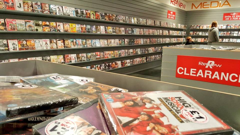 ReNewShopping's tweet photo. Hey bargain hunter, ReNew is looking at you...

If you love getting a great deal, our clearance boxes were made for you! https://t.co/SWhoAqbYqW