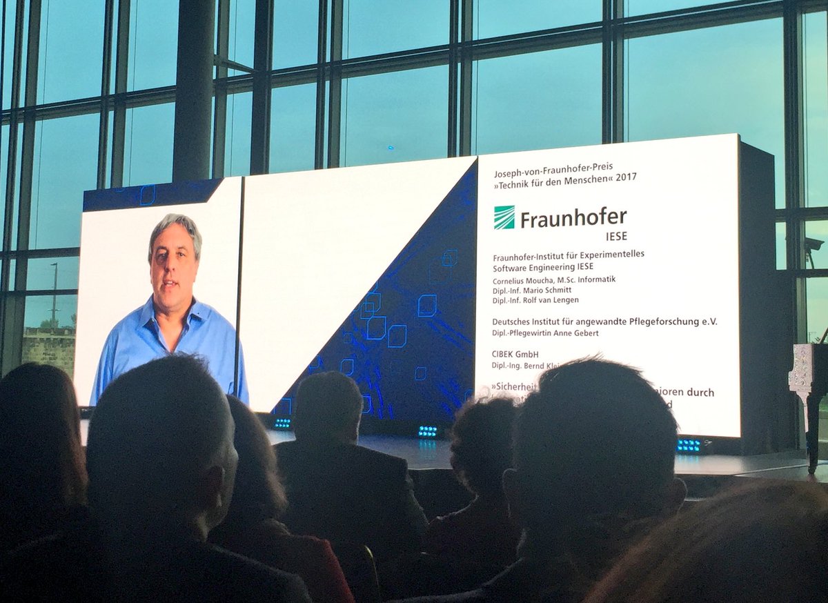 GeraldSwarat's tweet photo. Das @Fraunhofer_IESE bekommt den @fraunhofer -Preis "Technik für den Menschen" für #SusiTD #real_digital https://t.co/AA61Rb0Q1A