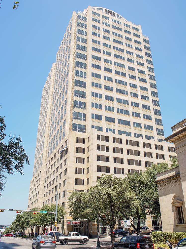 Standing 23 stories tall in the heart of #downtown #Austin! #300w6 #atx #architecture #sixthstreet #bluesky #austinskyline #photography