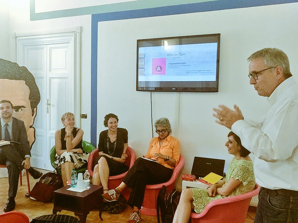 GalassiaReti's tweet photo. 1.680.000 donne imprenditrici in Italia. Oggi a Reti alcune di loro sono venute a raccontare la loro la storia #librinreti https://t.co/JAsjmaIOgT