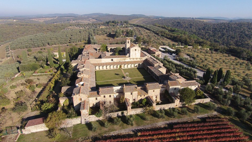 La riconoscete? È la #Certosa di #Pontignano! La <a href="/GazzettaFi/">Gazzetta di Firenze</a> ci porta alla scoperta di questo luogo magico! Link: bit.ly/2sizCnF