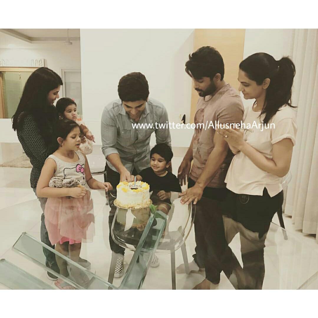 AllusnehaArjun's tweet photo. Happy birthday Siri😘😘 https://t.co/s4LqjIzXpT