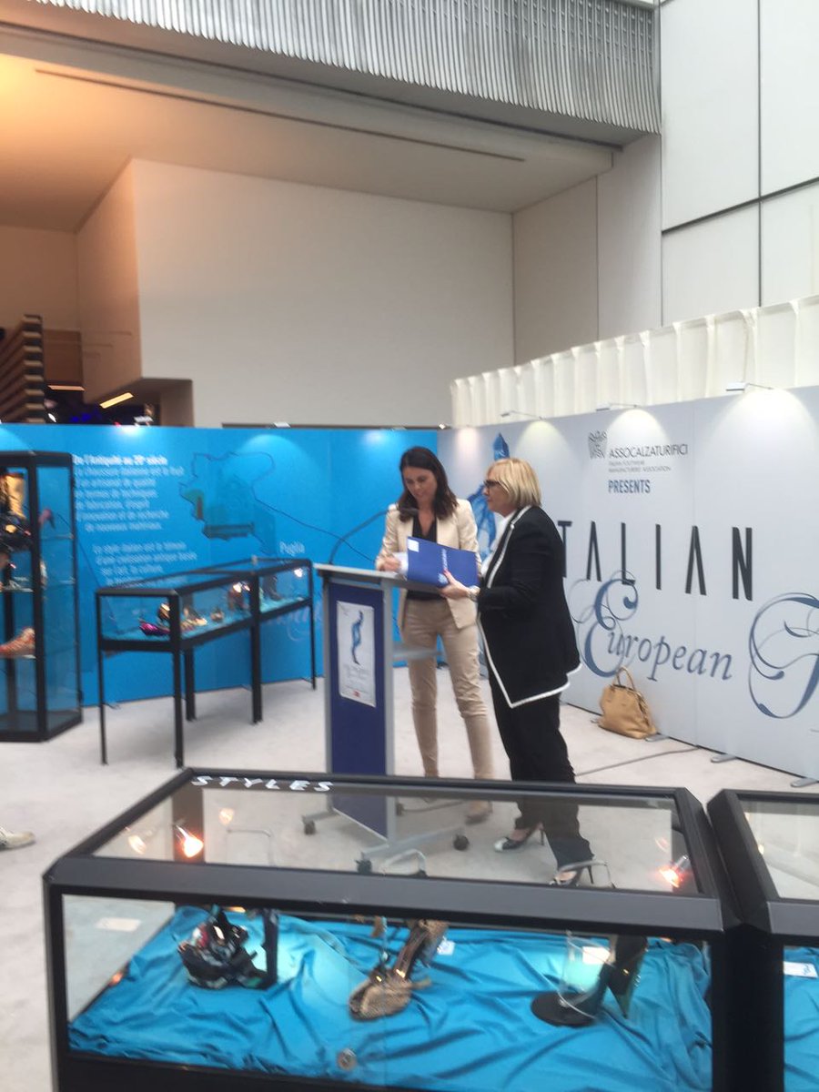 Italian Shoe European Footprint. Al Parlamento europeo di Bruxelles esposizione delle calzature #MadeInItaly insieme all'on. Bonafè