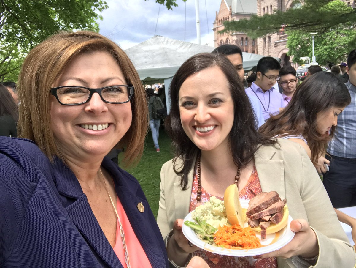 jennkfrench's tweet photo. Thank you @OntarioBeef for a delicious #BBQ at Queen's Park! #farmersfeedcities #makeitONbeef #OntAg #onbeef https://t.co/uMh12CRFM7