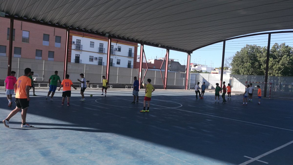 HinchapelotasFS's tweet photo. ¡Gran aceptación en el primer día de captaciones! Recordaros que el próximo día será el viernes de 6 y media a 8. https://t.co/EWGKM9y1yg