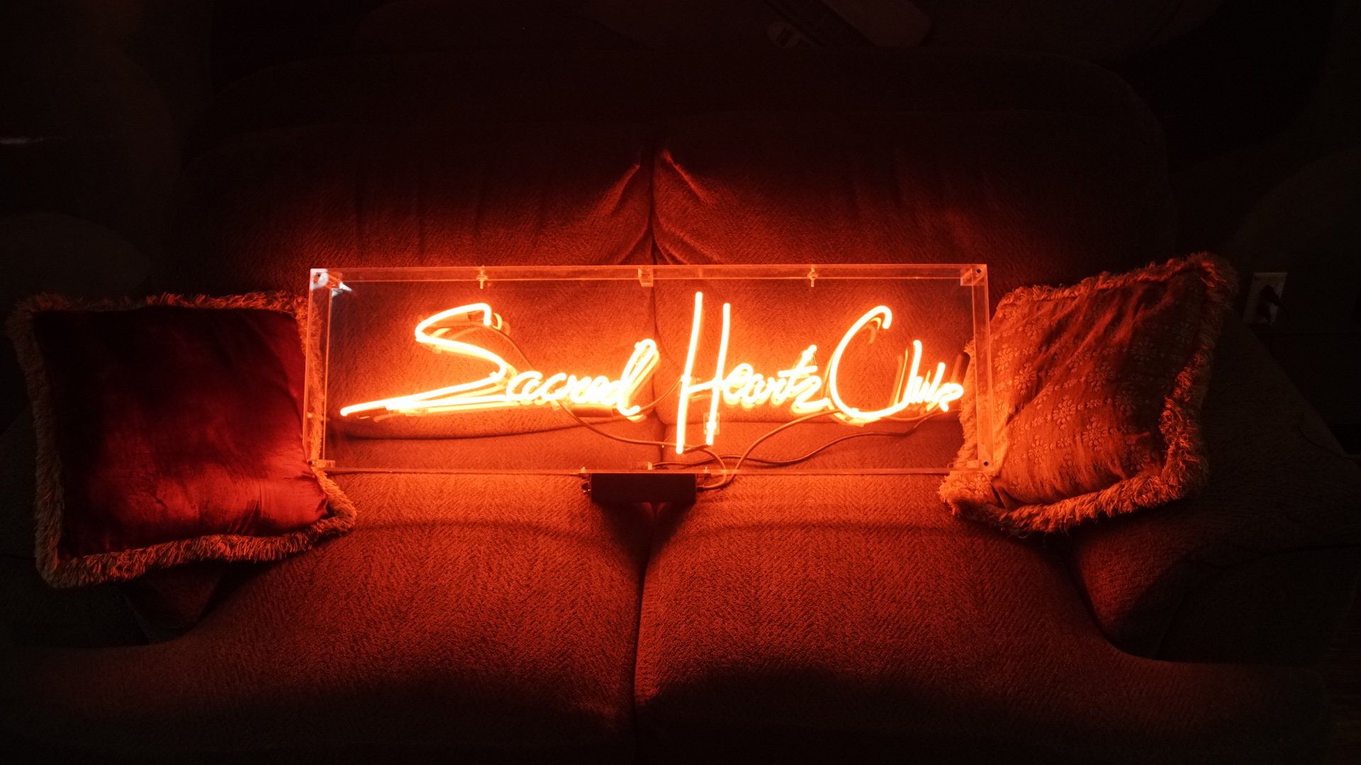 Sacred hearts club. You next to me. Next to me обложка. Right next to me. Foster the people sacred hearts.