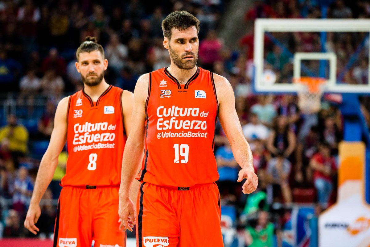 ACBCOM's tweet photo. VÍDEO | El @valenciabasket se lleva el primer punto de la eliminatoria con un imperial San Emeterio.

https://t.co/rXskDpyuX7 https://t.co/OafeorLBJ6
