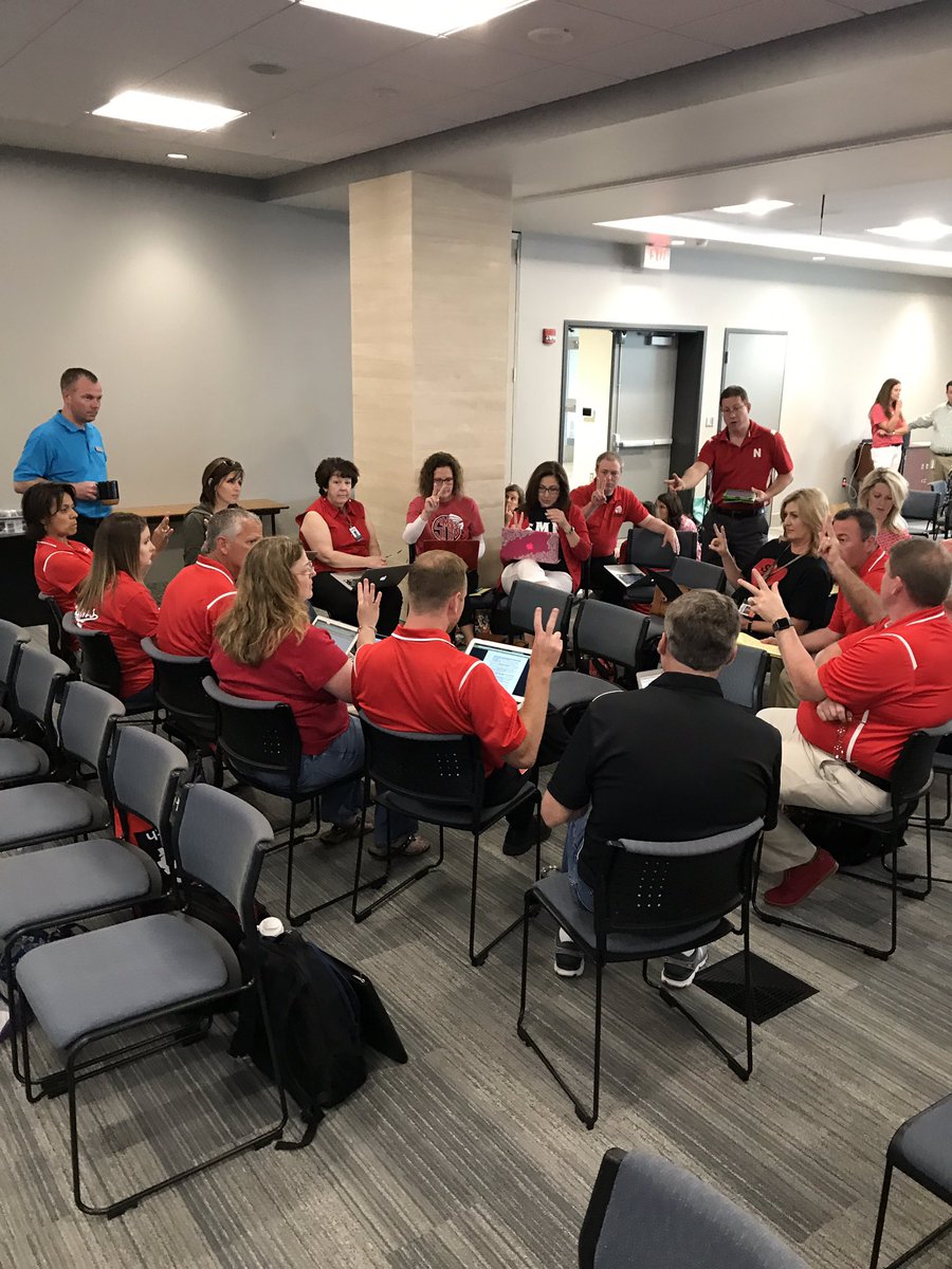 Mindset to Movement Day 1, North area having deep conversations! #mindset2movement17 #SMSDilike2moveitmoveit <a href="/theSMSD/">SM School District</a>