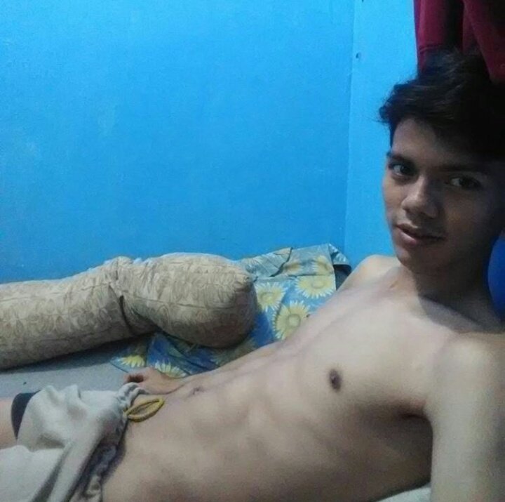 AlbertWakaw's tweet photo. @Nu_Dicklicious @prks94 
Bobo bareng yuk bang😘 https://t.co/BnzwC7bsQH