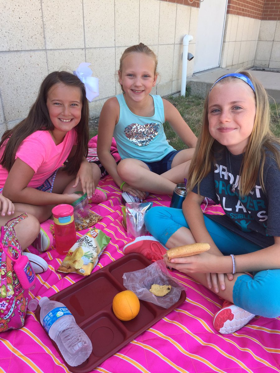 ms_ritzel's tweet photo. Enjoying my final few days at Folsom! I think lunch on the lawn is more of a treat for me than them! https://t.co/VuPacH3KqX
