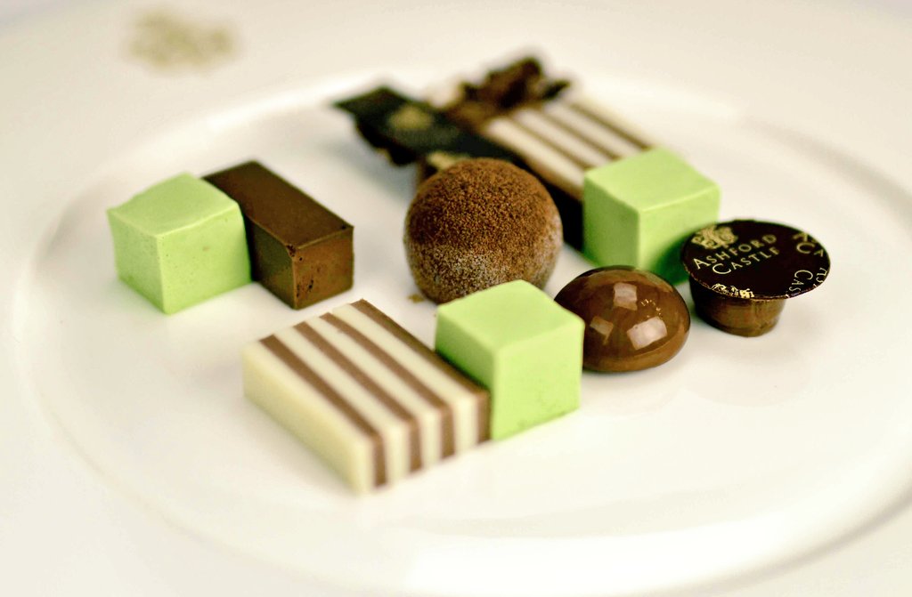 paulapastry's tweet photo. Proud and Humble to win  #ValrhonaChamp2017 #TaobhIstighIomphaitheAmach  
@listentoyourpan@RochfordNiall @ashfordcastle#InspiredByTheEstate https://t.co/hTeCbo2Ukd