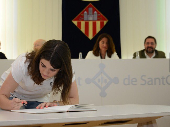 DemocratesJoves's tweet photo. La portaveu de Sant Cugat @MeritxellP97 signant l'adhesió al Pacte pel Referèndum a Sant Cugat del Vallès. #DataiPreguntaJa https://t.co/RPVBJtDLgX