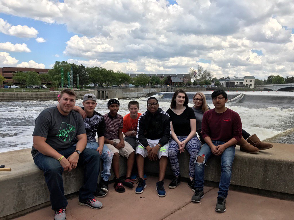 jthooks34's tweet photo. South Bend River Trip after Service Day! @crossing_edu https://t.co/oE2gPFwTeR