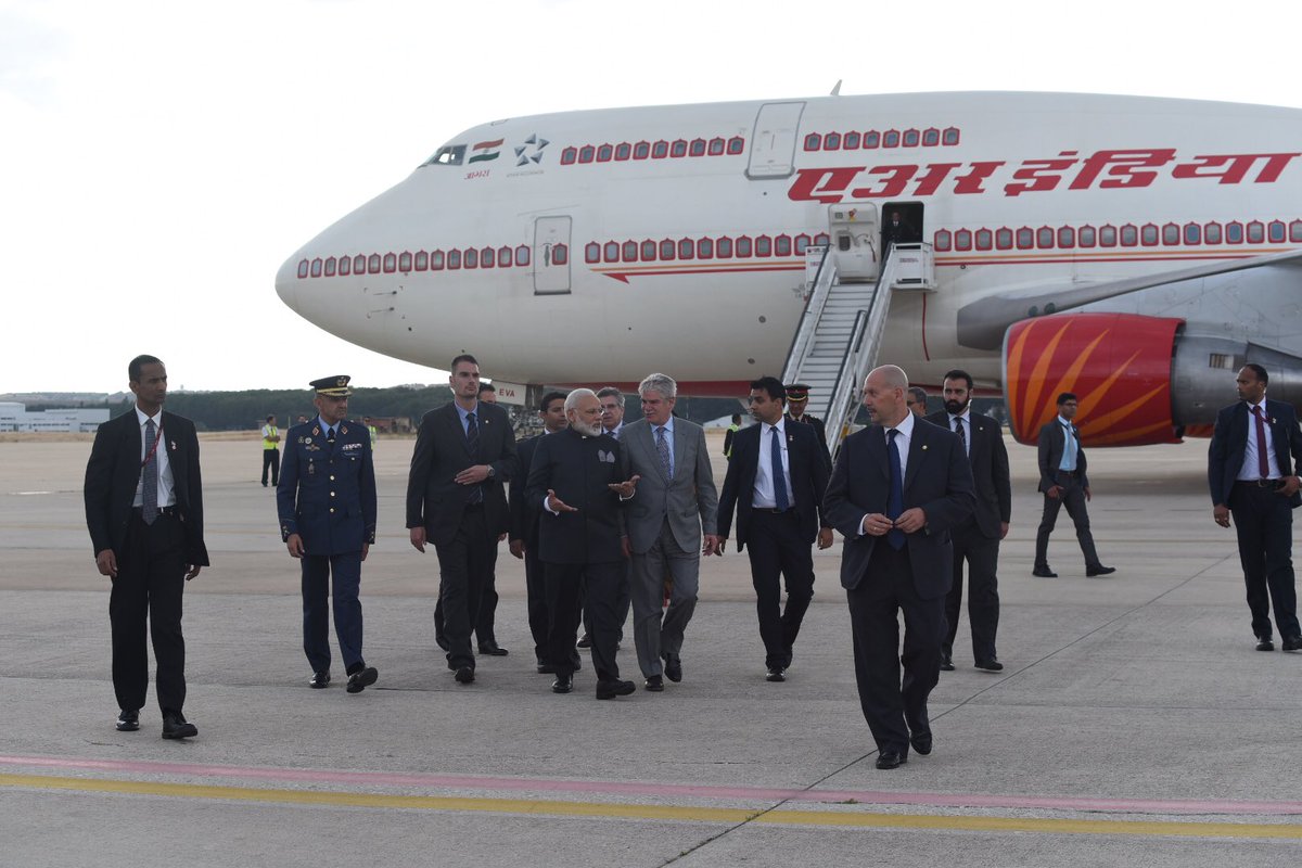 narendramodi's tweet image. Ya he aterrizado en España. Marca el comienzo de una visita muy importante.
