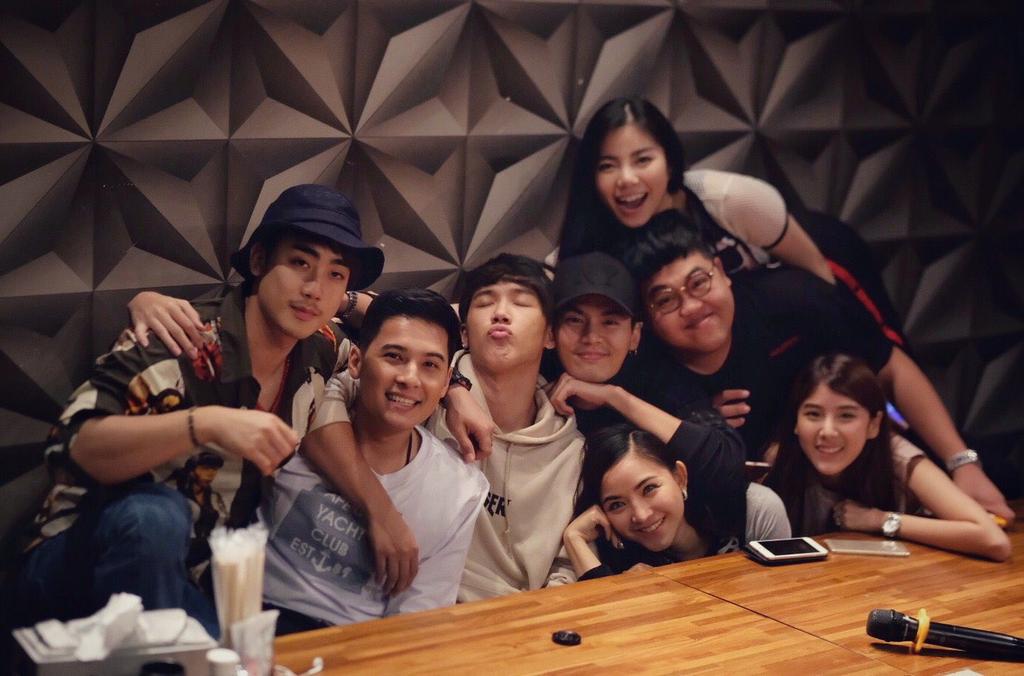 piggy_gai's tweet photo. มีชื่อเสียงทุกคน #thestar8 

โดม - 4 โพดำ
แกงส้ม/ฮั่น - พระเอกละคร&amp;ซีรีย์
แคน - พธก ข่าว
ฮัท- ภาพยนตร์
สต๊อป&amp;เฟรม- ช่อง3
สมายล์-ละคร&amp;ซีรีย์ https://t.co/BQdIlsrCWZ
