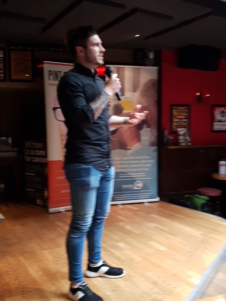 bigctweets's tweet photo. Dr Darrell Green opening Hope in the Hop #pos17 #cityofale #woodforde Pint of Science https://t.co/DVJI4dbdHl