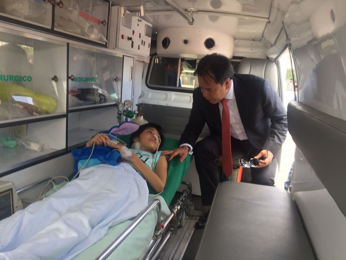 GoberNorte's tweet photo. Gob. @WilliamNdeS acompaña a gimnasta Deisy Barrientos momentos previos a su traslado a Bogotá, donde recibirá atención especializada https://t.co/xyH6jsEnvx
