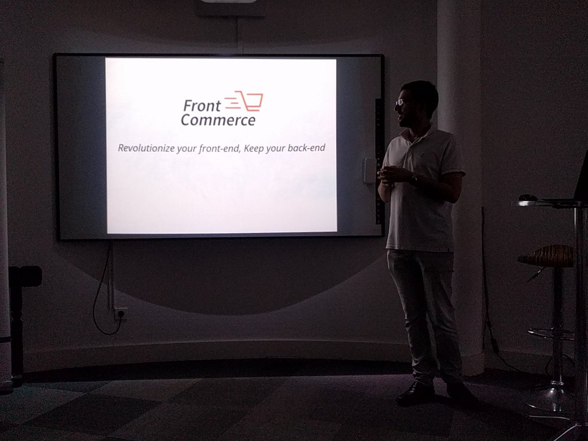 loic_emagma's tweet photo. #AperoPHP #Toulouse présentation de #FrontCommerce par @MrZoule https://t.co/WTsk5Vvdqz