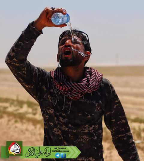 pppoooalbady's tweet photo. #الصائمون_على_السواتر
اذا كان الصيام في الحر جهاد 
والنوم فيه عباده
والانفاس فيه تسبيح
فما أجر المجاهد الصائم في 
هذا الحر والحرب 
دعائكم https://t.co/o89ygWuiNw