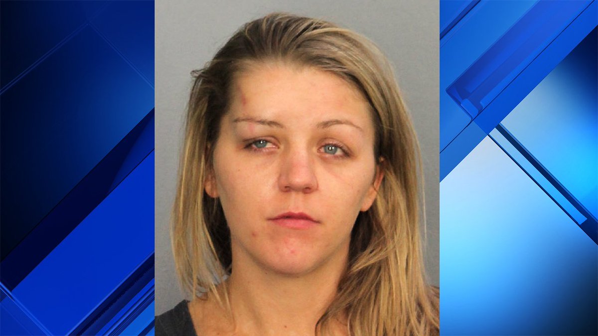 S. Fla. woman crashes car, leaves bleeding 6-year-old child behind while she runs away bit.ly/2r8kYli https://t.co/NTzDtADJQV